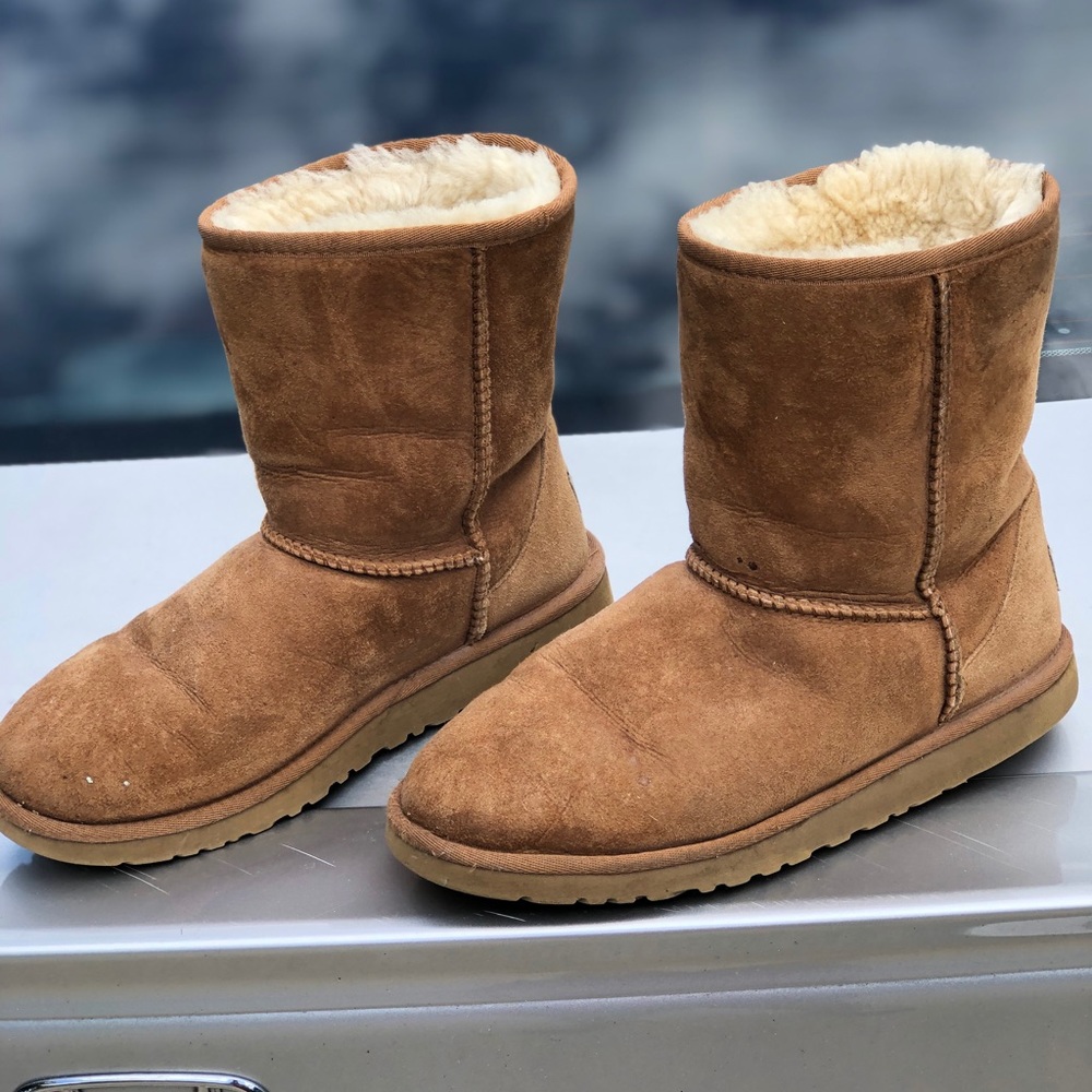 Uggs big kids size 6 fits women’s 8-8.5